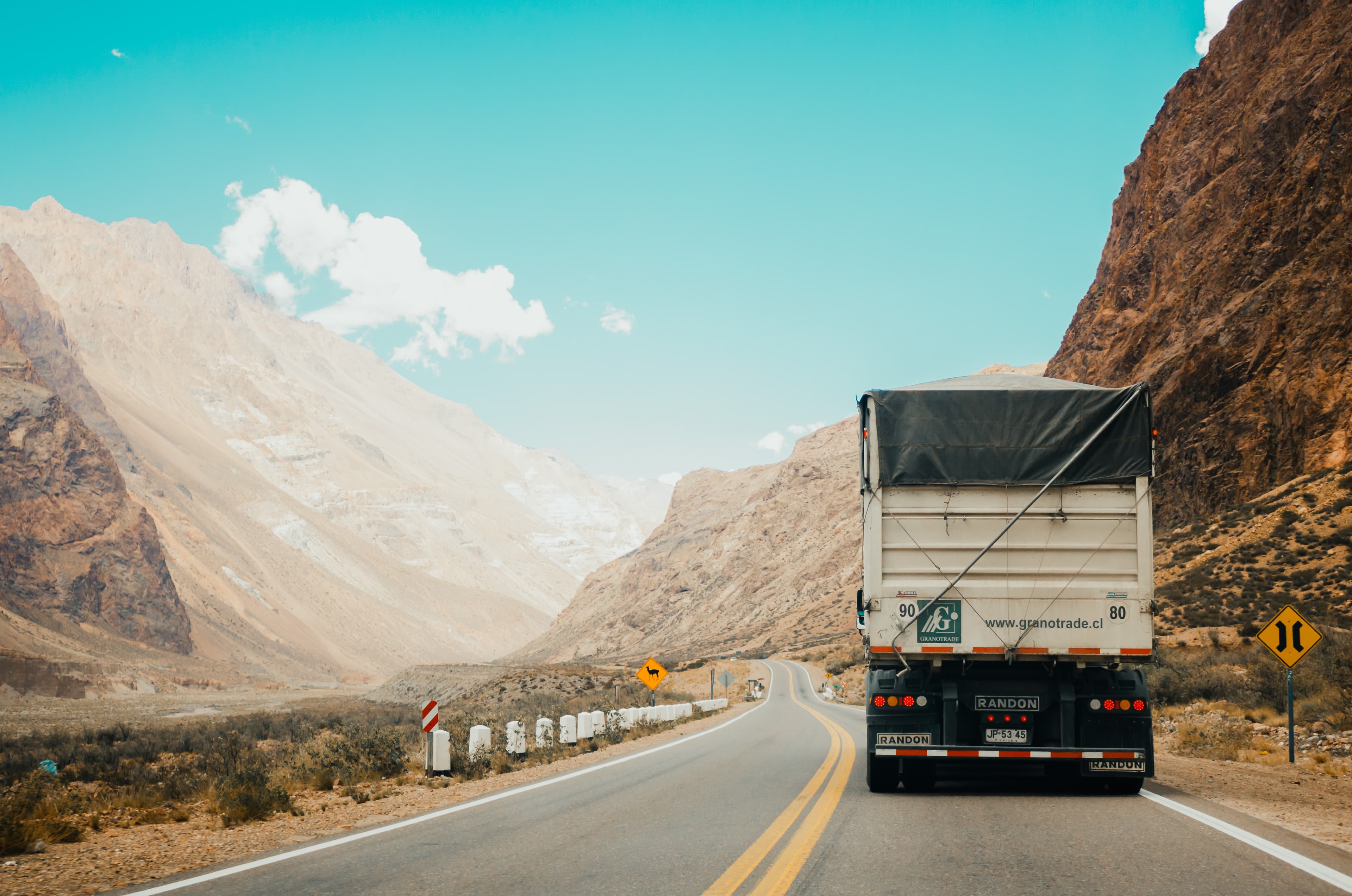 Full Truckload Freight: FTL Shipping Guide